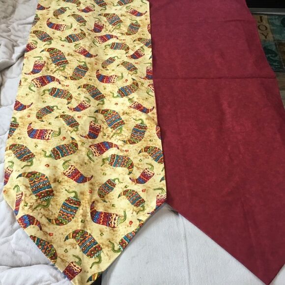 NWT Hand Crafted Set of 2 Table Runners - Picture 8 of 12